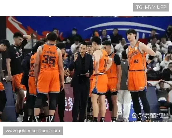 全国篮球锦标赛激战正酣 多支劲旅展开激烈角逐 聚焦新兴球员表现